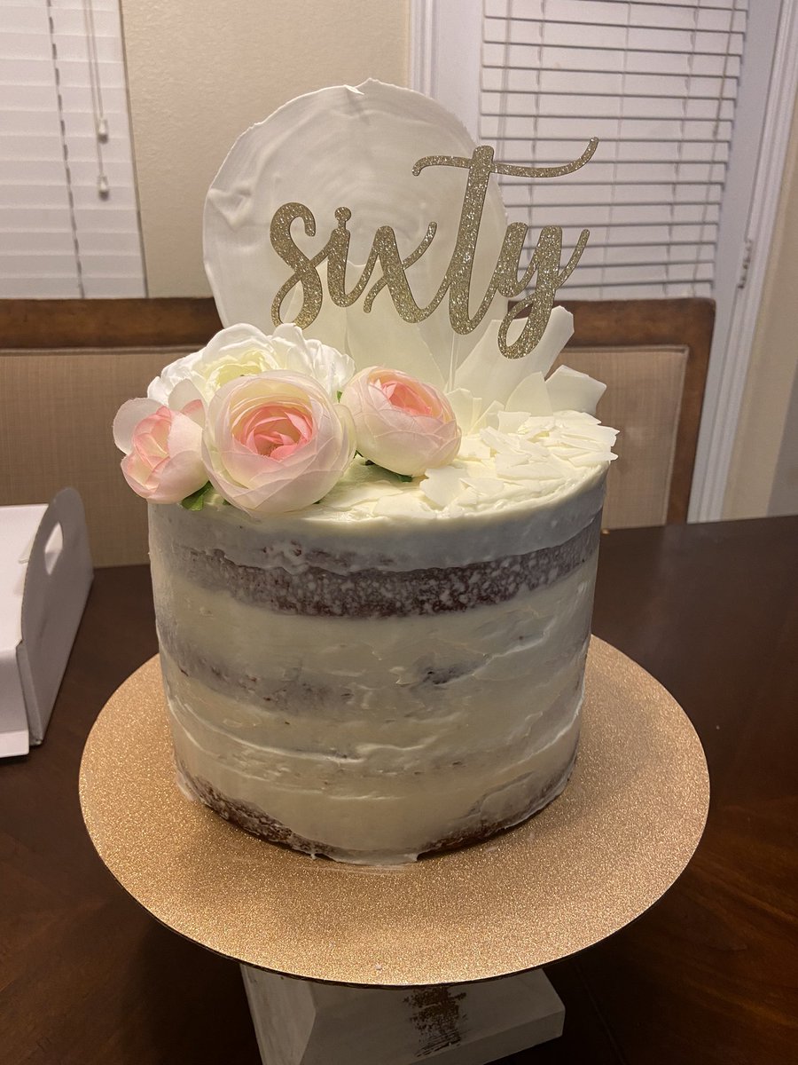 davis_lyndsie's tweet image. Our girl really outdid herself with this one, the growth is def there! I see the whole picture. @Mr_WDavis11 #preteenbaker #futurebaker #mixinminnieshomemadedesserts #surprise60th