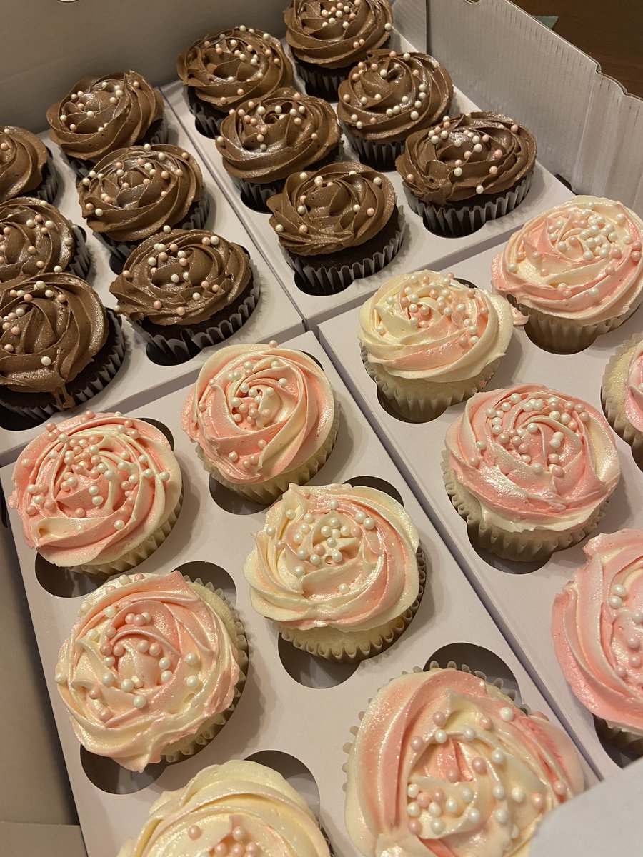 davis_lyndsie's tweet image. Our girl really outdid herself with this one, the growth is def there! I see the whole picture. @Mr_WDavis11 #preteenbaker #futurebaker #mixinminnieshomemadedesserts #surprise60th