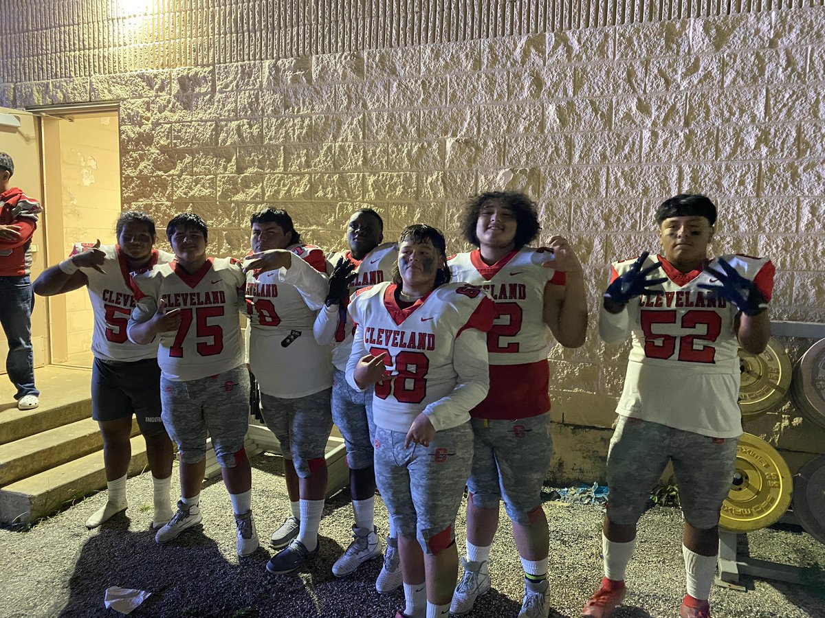 hectorgodinez72's tweet photo. a win to finish up the season, proud of all of these guys🖤! https://t.co/G1vYNjUgNv