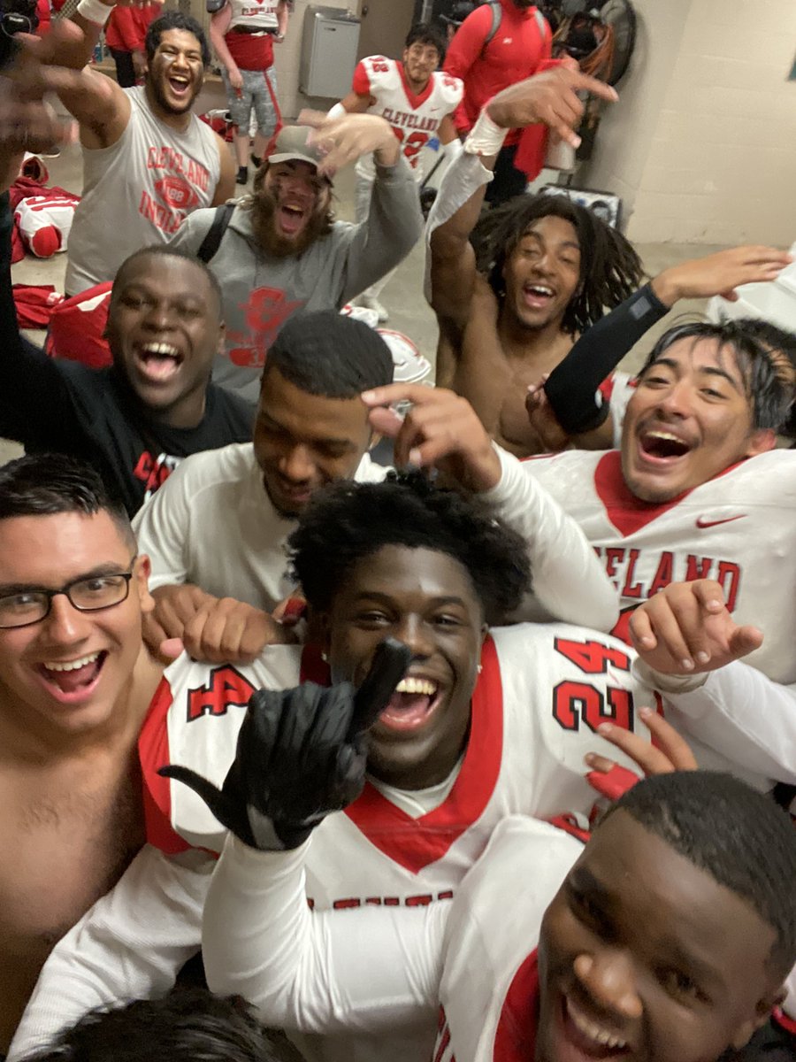 hectorgodinez72's tweet photo. a win to finish up the season, proud of all of these guys🖤! https://t.co/G1vYNjUgNv