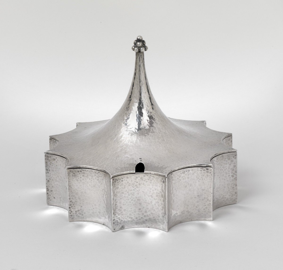 studiosybil's tweet image. 