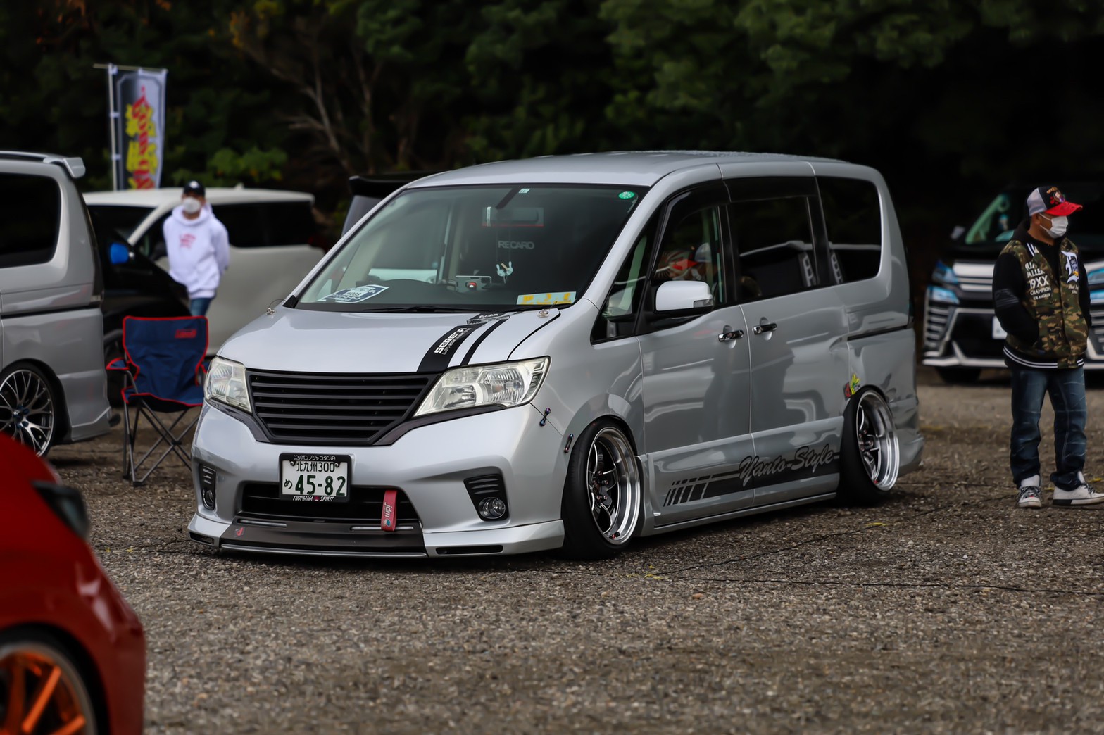 裏門司 弐六改 撮影ご苦労様でした ワゴニストミーティングspl ワゴニスト セレナ C26セレナ ニッサン 日産 Nissan 車高短 シャコタン Syakotan 車高調 引っ張りタイヤ アウトリップ アクスル加工 ミニバン 車好き 西日本ファミリー