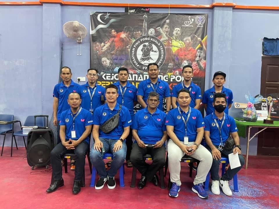 FitTerengganu's tweet photo. Ping Pong Terengganu kembali aktif apabila Persatuan Ping Pong Kuala Terengganu menganjurkan Kejohanan Ping Pong Perseorangan Kuala Terengganu yang disertai pelbagai golongan remaja, dewasa, legend pun ada.

Tahniah para pemenang.🖤🤍

#PingPong
#SportsFactory
#FitTerengganu https://t.co/5KiuWK3tqQ