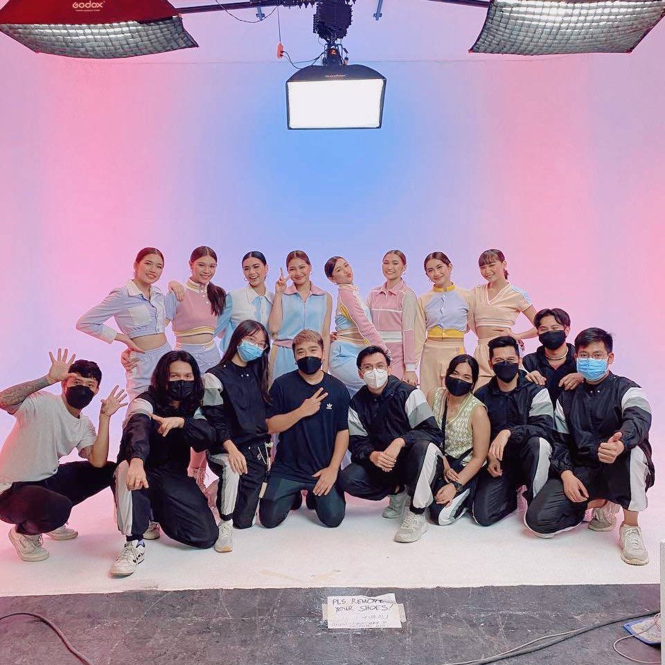 youmeusmnl's tweet photo. We will always be proud of you @OFCBGYO_MEMBERS @bini_members! The world will be watching. 👀 Congratulations team @BINI_ph and @bgyo_ph 💖💖💖 #OneDreamBINIxBGYOconcertD1 #YouMeUsMNL ✌🏻 https://t.co/MtlhgoDbIZ
