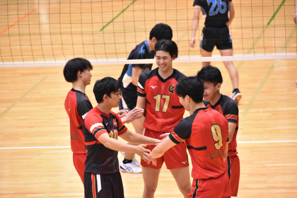 agu_men_vb's tweet photo. 東海大学バレーボールリーグ戦 秋季大会 順位決定戦

AGU - 大同大学

25-22 25-15

セットカウント2-0で勝利しました

AGU - 至学館大学

25-14 25-18

セットカウント2-0で勝利しました

応援、ありがとうございました！ https://t.co/IrAn9F4nCT