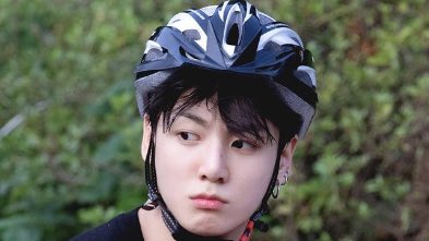 dreamjeons's tweet image. *frowning 😠* x4