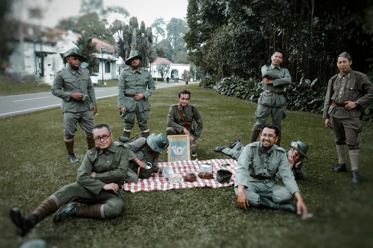 Setelah menghilang hampir 80 taon lamanja, Koninklijk Nederlandsch Indisch Leger XII e Bataljon, Meester Cornelis, Batavia memboeka anggauta baroe. 

Versterkt onze gelederen!