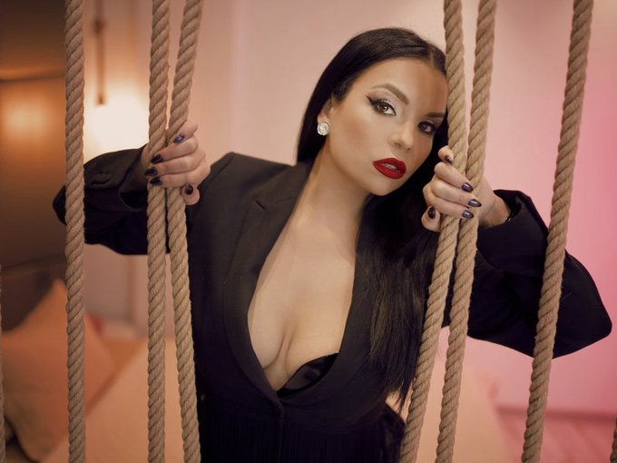 I'm online right now on SkyPrivate - pay-per-minute system for Skype live shows. Call me right now in