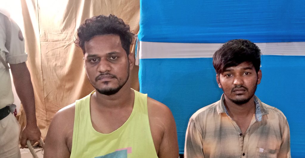 nagaonpolice's tweet image. Mobile thief Gang leaders arrested.
Recovered 134 smart phones in an overnight operation by IC Haibergaon, SI Taranga Patowary. Accused Raj Kumar &amp;amp; Sonu Kumar Nonia from Sahebganj, Jharkhand Arrested.
#জনহিতজনসেৱাৰ্থে @assampolice 
@DGPAssamPolice @CMOfficeAssam 
@JharkhandPolice