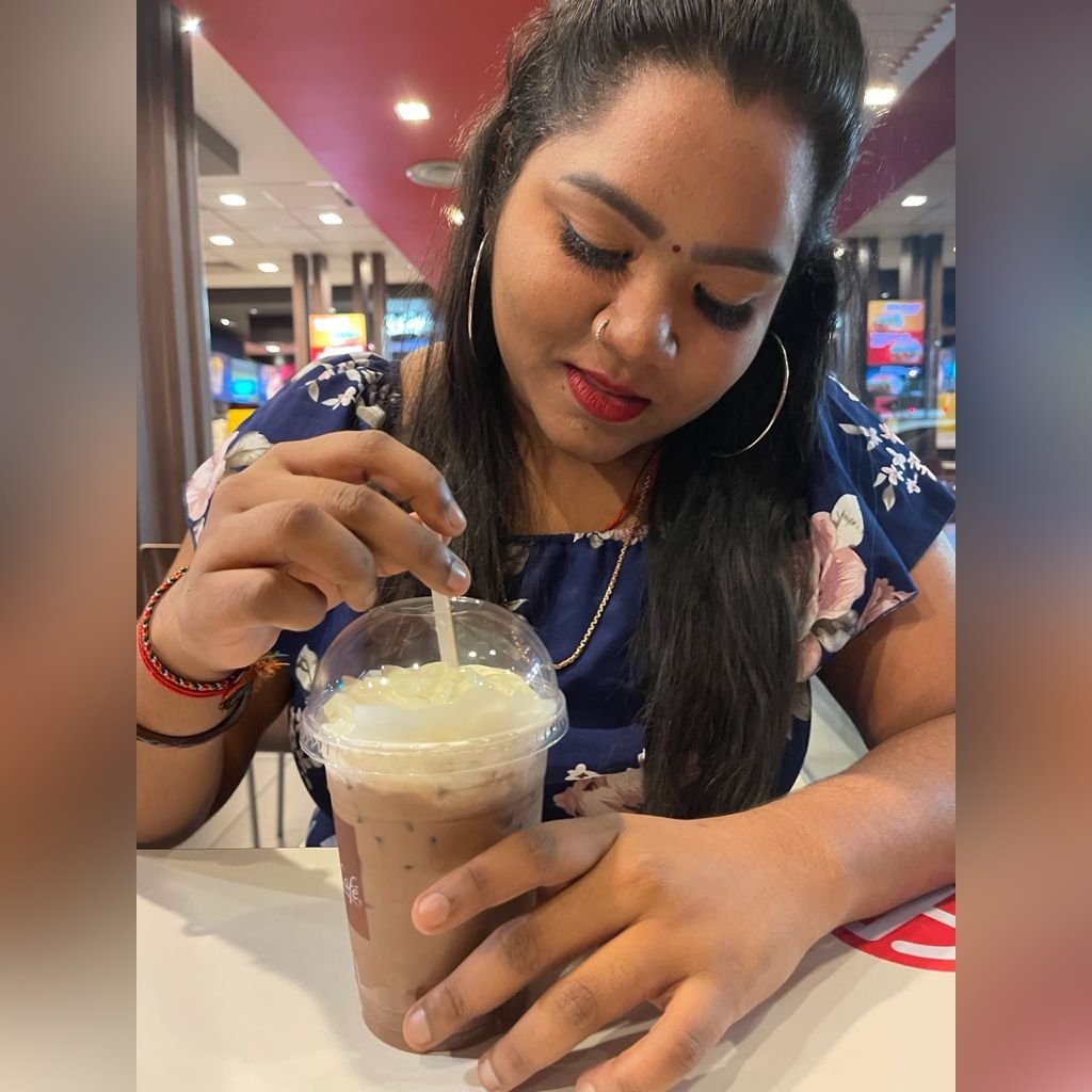 AnanThini08's tweet photo. Chocolate Drink Is A Delicious Cure For A Bad Day. ππ€€
#throwbacksnaps
#ladybossπ
#devilsqueenπ https://t.co/h4UzwJ8D85