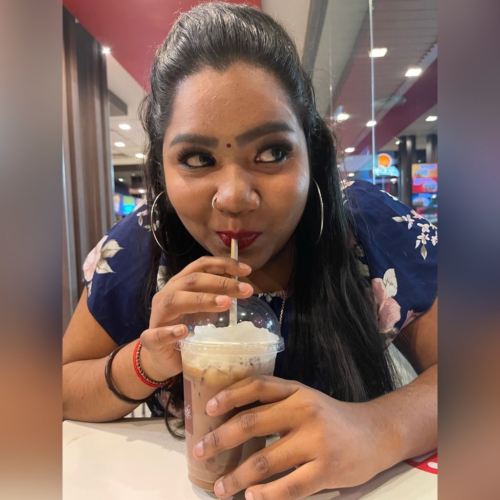 AnanThini08's tweet photo. Chocolate Drink Is A Delicious Cure For A Bad Day. ππ€€
#throwbacksnaps
#ladybossπ
#devilsqueenπ https://t.co/h4UzwJ8D85