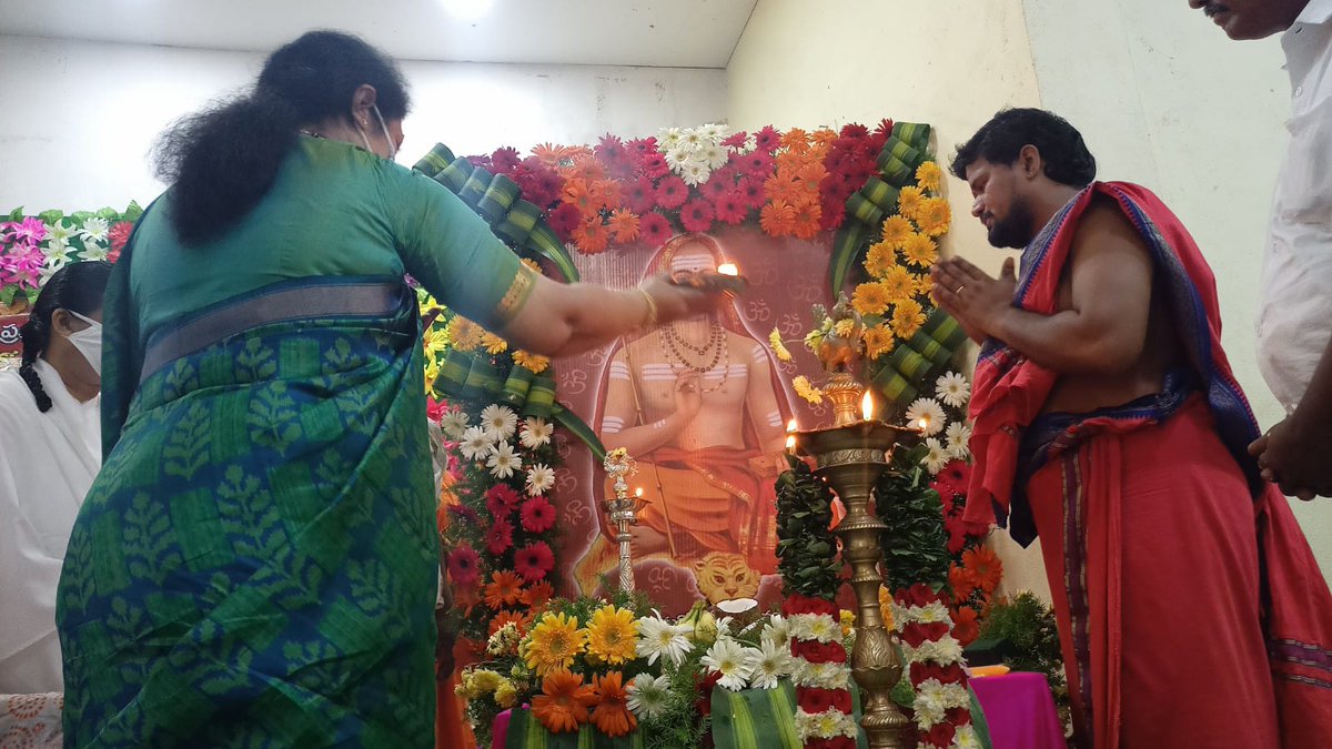 aptemplesgov's tweet photo. కేదారనాథ్ లో నవంబర్ 5వ తేదీన శ్రీ ఆది శంకరాచార్యుల విగ్రహాన్ని P.M శ్రీ నరేంద్ర మోడీ గారు ఆవిష్కరించిన సందర్భంగా ఆంధ్ర ప్రదేశ్ C.M శ్రీ Y.S జగన్మోహన్ రెడ్డి గారి సూచన మేరకు దేవాదాయ శాఖ ఆధ్వర్యంలోని ప్రముఖ దేవాలయాలలో ఉత్సవాలు నిర్వహించారు
#AdiShankaracharya #APTemples #Venkatagiri https://t.co/PPBceg4XF1