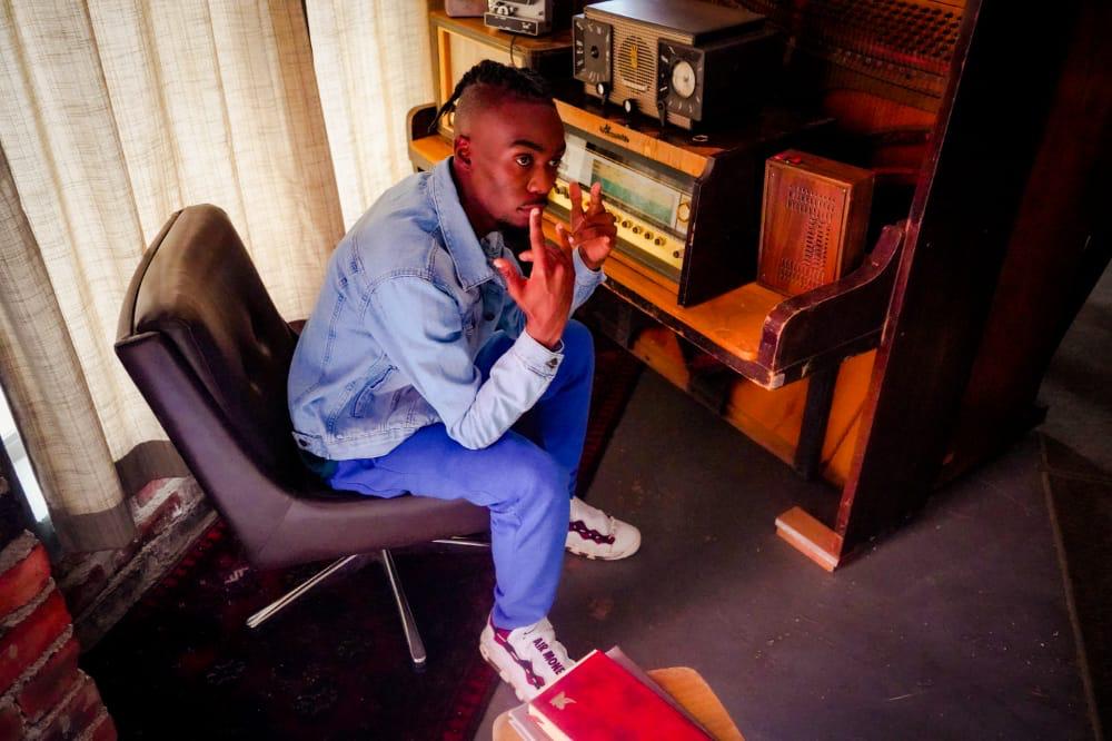 Only_samson's tweet photo. One of My favorite SA artist has something cooking for us. Super excited for BON’s forthcoming album “Realize” which is dropping this Friday
#BONRealize
Check it out via https://t.co/ZoHUOZoBy9 https://t.co/6vHedZXzaY