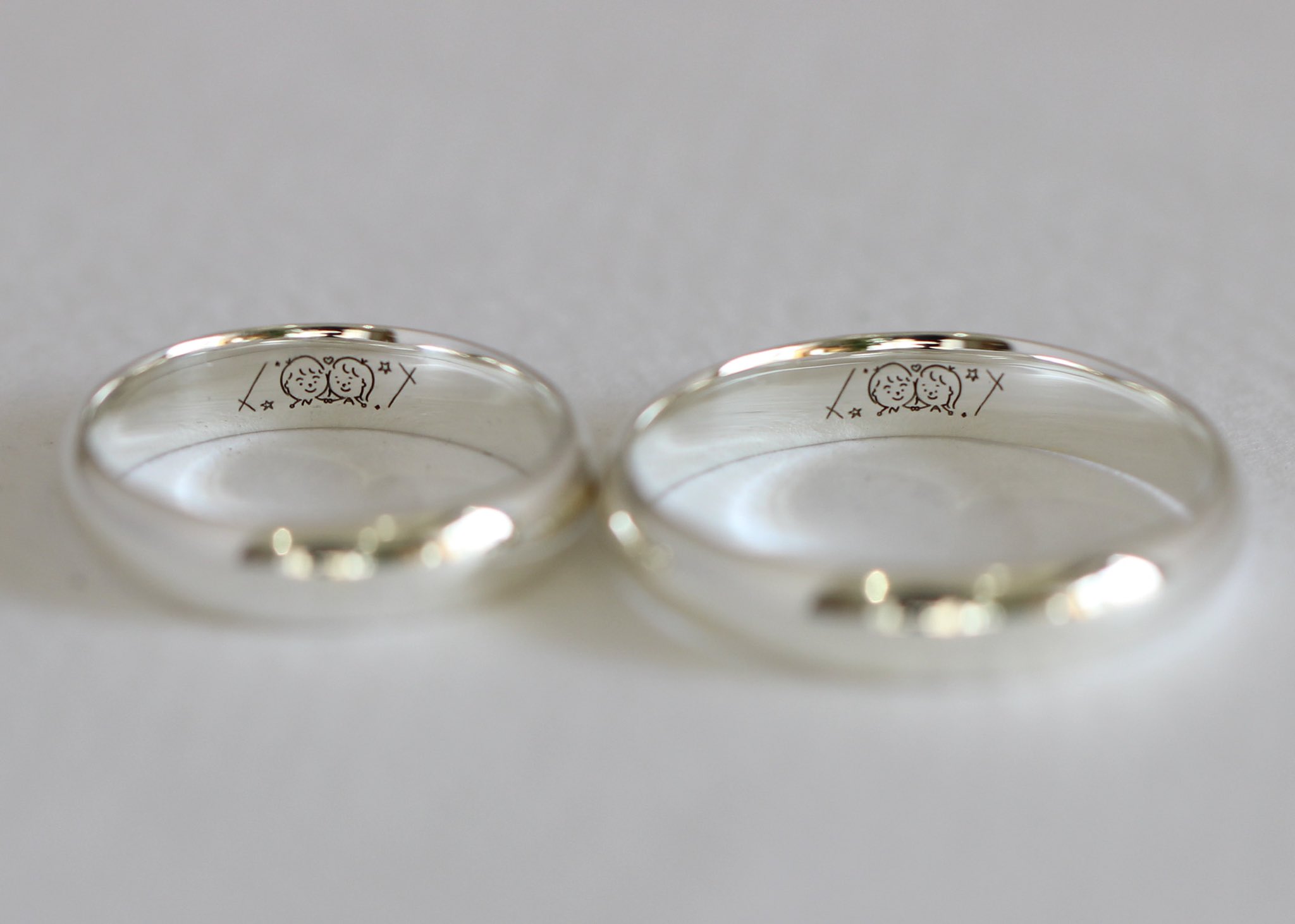 تويتر ついぶ東京工房 手作り指輪の専門店 على تويتر 手書きのイラストを入れた 手作りペアリング 甲丸型の ペアリングをご制作されたおふたり 指輪の内側には2人で考えたオリジナルイラストをお入れしております おふたりが手を繋いだイラスト