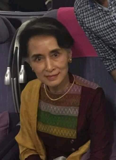 ZephyrThluai's tweet photo. DASSK was the country's highest official but she do not fly with a private plane, didnt even in business class,no unnecessary expenses of state budget. She even donated her own belonging &amp; salary to her people. Such good people being prosecuted for corruption is out of words 🇲🇲 https://t.co/k0xEpnjHJt