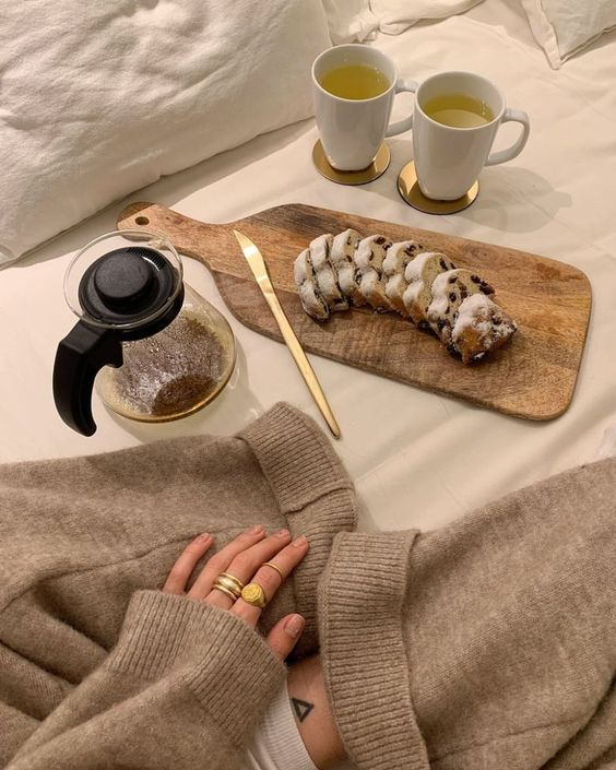 etherealdior's tweet photo. a cozy satuday night in https://t.co/cd3OpZy1U6