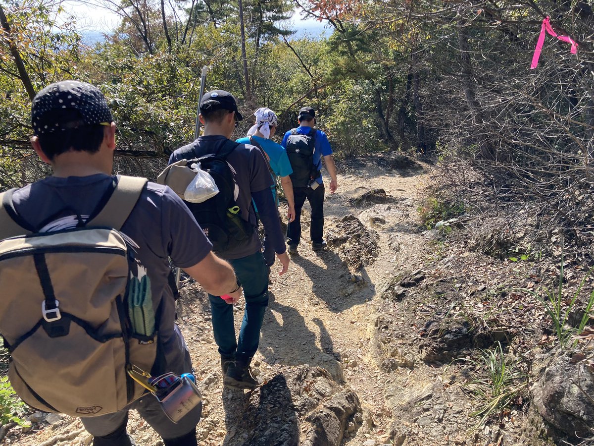 yamabakka's tweet photo. 両崖山復興プロジェクトカウントダウン
「後13日」！！

今日は万物登山部メンバーで搬入日に向けてリハーサルを行いました！
まだまだボランティアして頂ける方、大募集してますのでご連絡お待ちしております🙇‍♂️

#イマソラ
#いまそら
#YAMABAKKA
#万物登山部
#ボランティア
#募集
#登山
#山
#トレンド https://t.co/4rgXAfuTZv