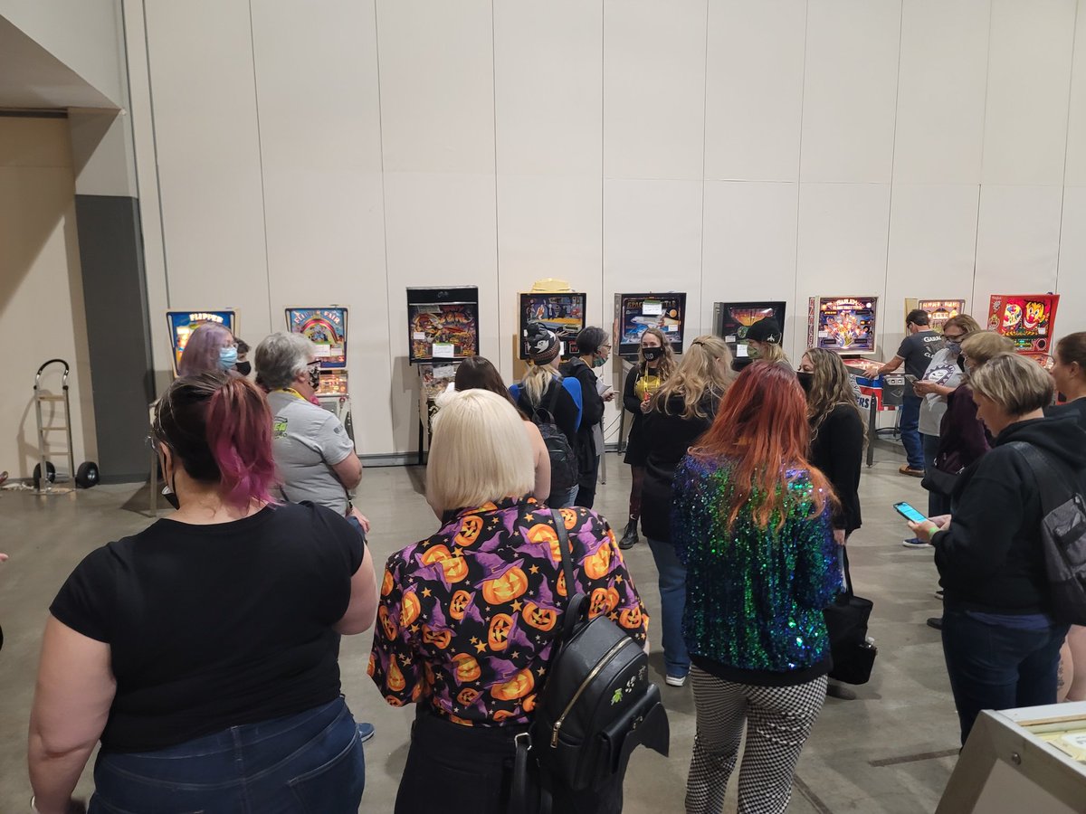 Pinballerina's tweet photo. Went to my 1st #pinballexpo last weekend! @PinballExpoOfc https://t.co/FkYpPJHaLu