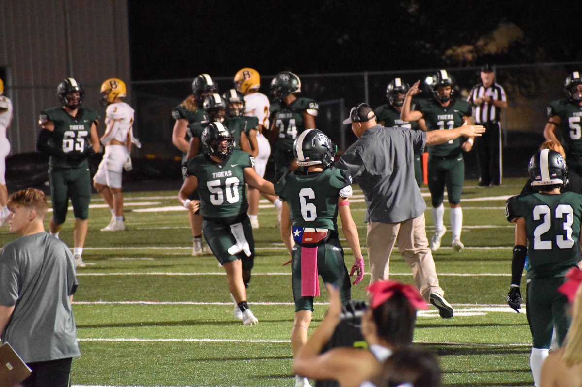 imartinez_50's tweet photo. Thank you to the Blue Ridge community. Being able to rep “Blue Ridge” on my chest and be able to play the game i love most along side my brothers was a blessing. I’m very honored to be apart of something special and will forever cherish the memories #50 out✌🏽 https://t.co/KyPhr3pkh9