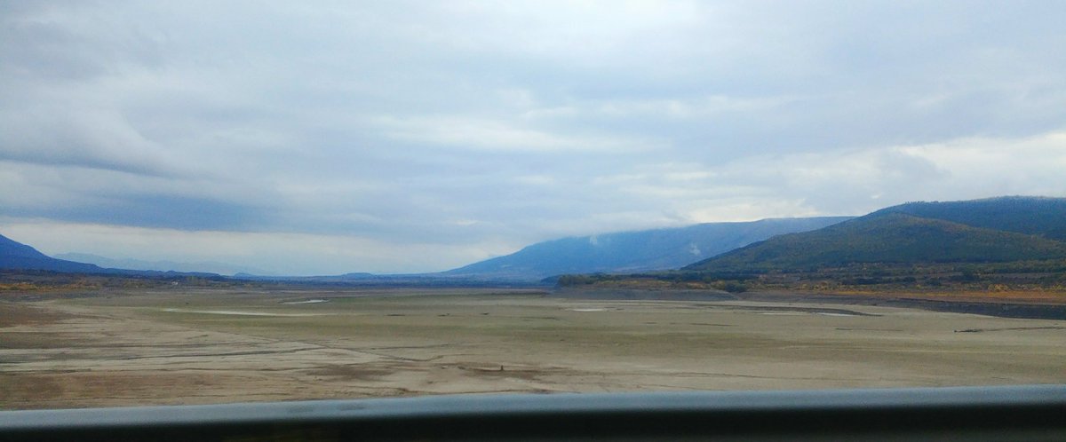 🏜️ Este es el aspecto desolador y marciano del Embalse de Yesa este pasado fin de semana.

➡️ Cómo pretenden amortizar el llenado de su recrecimiento tras el descenso de caudales y su millonaria inversión? #COP26 #CambioClimático (5)