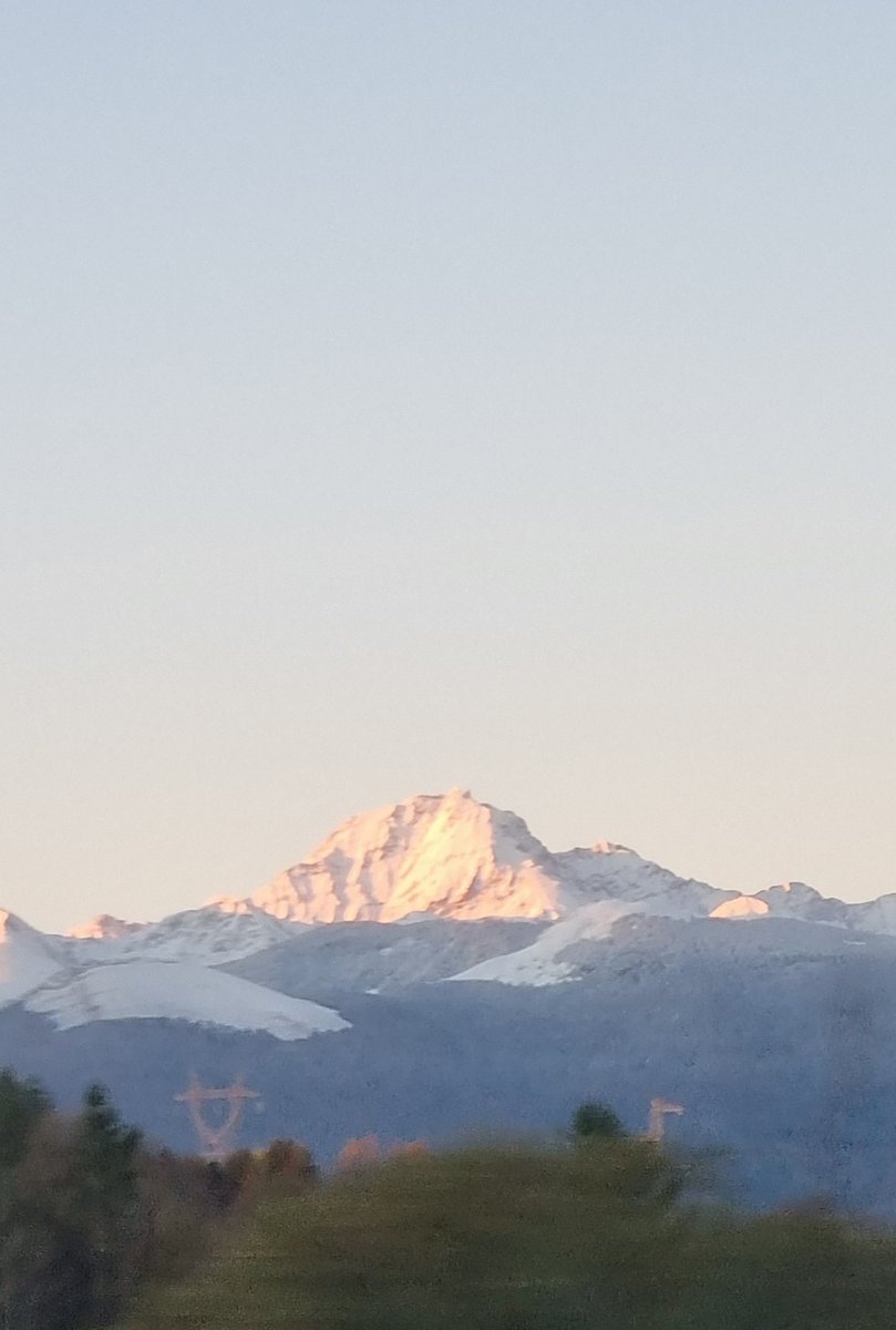 Une bien belle journée s'annonce sur nos #Pyrénées <a href="/PicduMidi/">Pic du Midi</a> <a href="/Meteo_Pyrenees/">Météo Pyrénées</a>