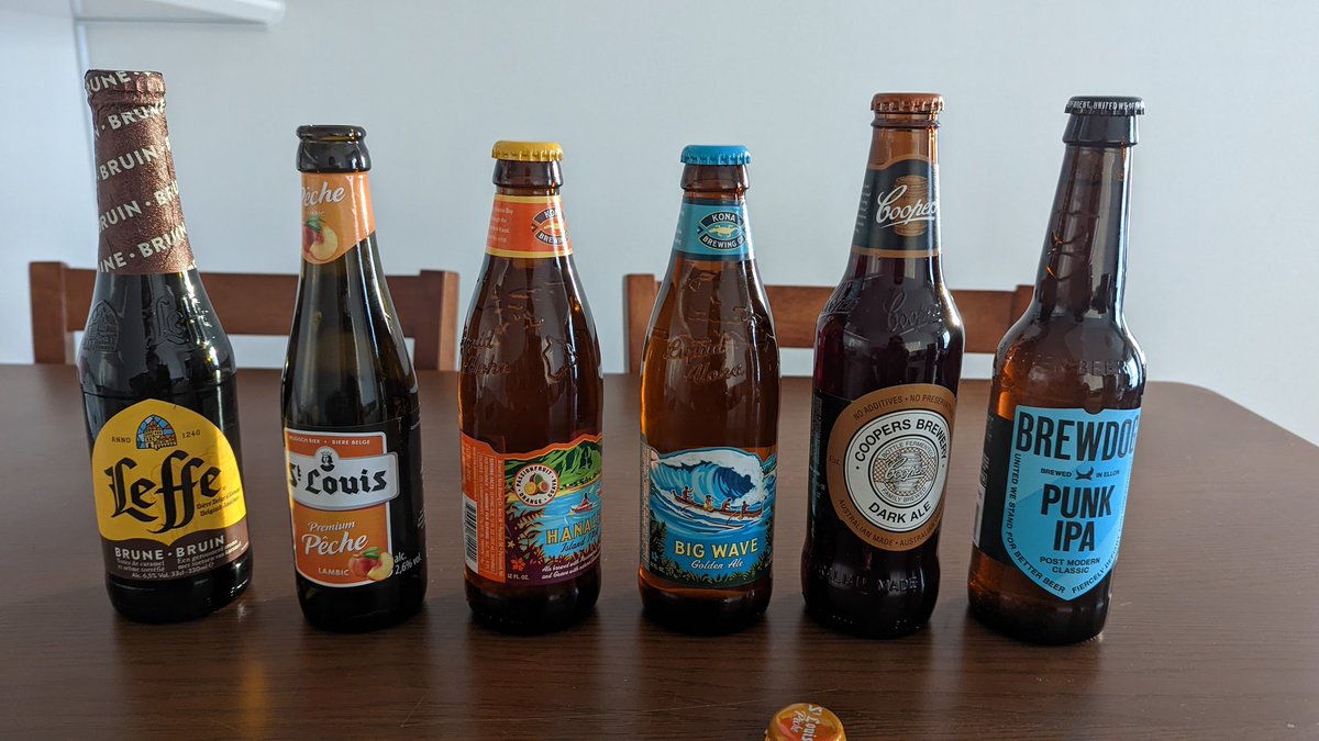 CryptoInago's tweet photo. 近所のヤマヤに酒買いに行ったら世界各国のビール展みたいなんやってて買い漁った。
日本の大手ビールってどれも似たような味なんだなって思うぐらい味の個性がすごい https://t.co/rjkwTbukgc