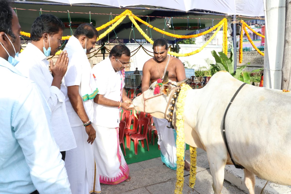 aptemplesgov's tweet photo. కేదారనాథ్ లో నవంబర్ 5వ తేదీన శ్రీ ఆది శంకరాచార్యుల విగ్రహాన్ని P.M. శ్రీ నరేంద్ర మోడీ గారు ఆవిష్కరించిన సందర్భంగా ఆంధ్ర ప్రదేశ్ C.M. శ్రీ Y.S జగన్మోహన్ రెడ్డి గారి సూచన మేరకు దేవాదాయ శాఖ ఆధ్వర్యంలోని ప్రముఖ దేవాలయాలలో ఉత్సవాలు నిర్వహించారు.
#AdiShankaracharya #APTemples #Tirupati https://t.co/lyflT6VJ3H