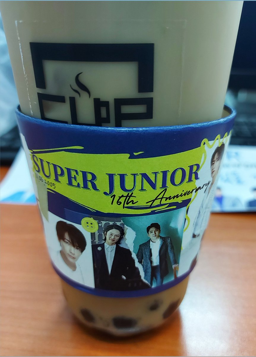 rheeya10's tweet photo. Happy Anniversary @SJofficial ๐
Thank you @rainism__ for this cafe event ๐
#ELFCafe
#์ํผ์ฃผ๋์ด #SUPERJUNIOR
#16์ฃผ๋
#16thAnniv
#SJ_16th_ANNIVERSARY https://t.co/Y0gEfPAJHV