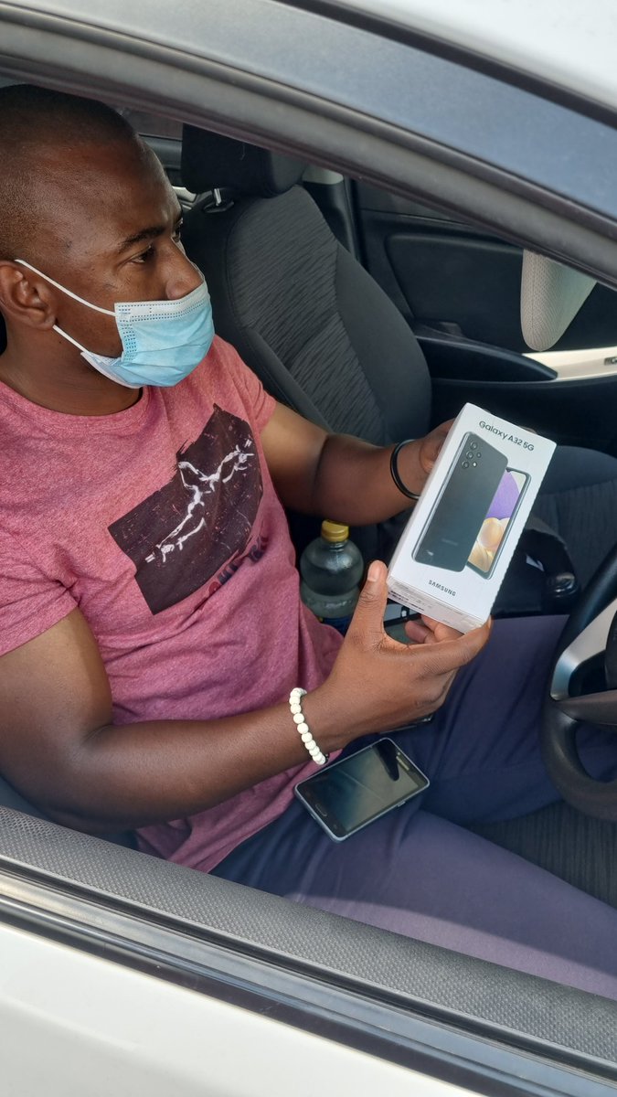 rethabilemaxwel's tweet photo. Uber driver by the name of Mandla is a sidicate to the crime as he picked @Uber @Uber_Support https://t.co/wRIS63Cumt