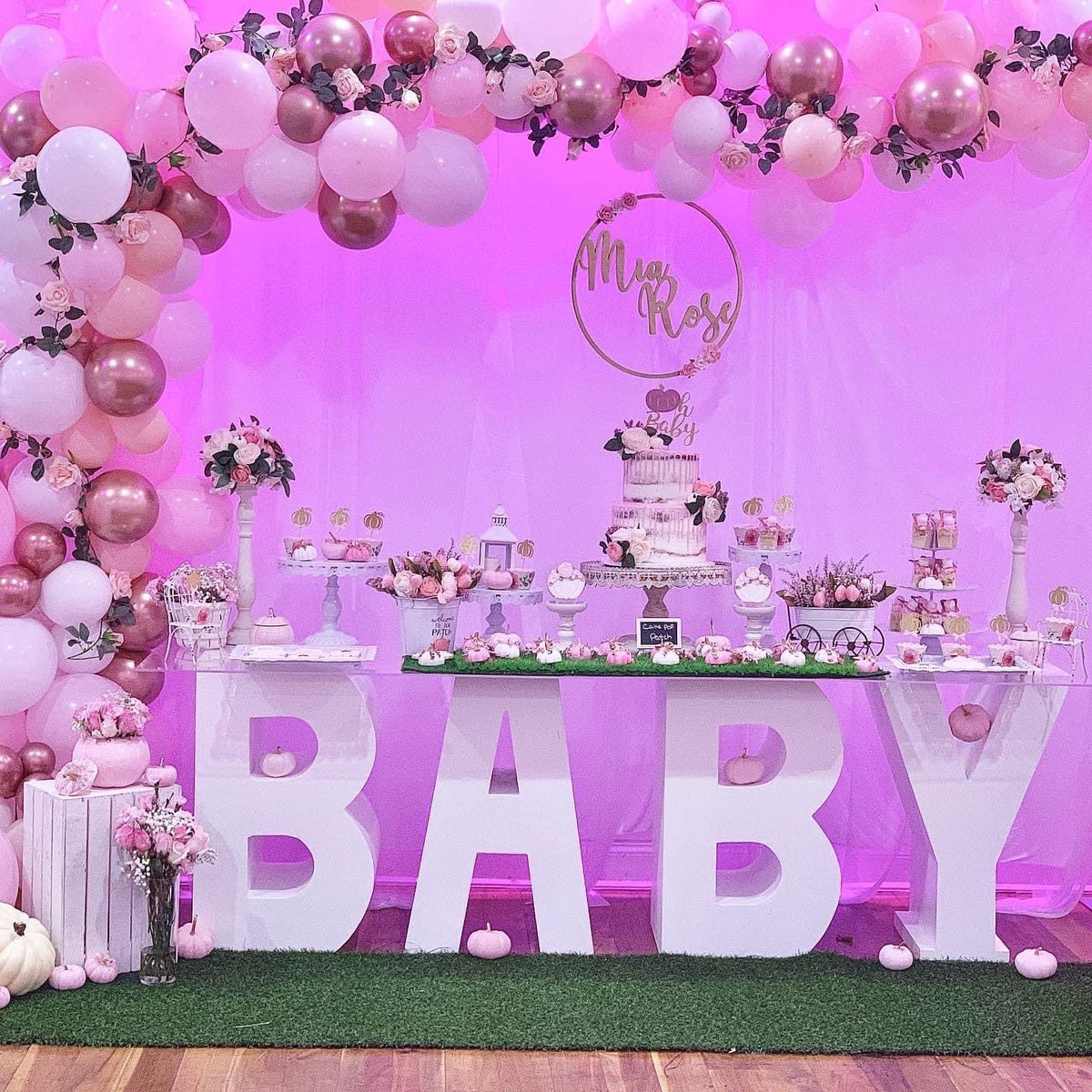 Mrs_Papersz120's tweet photo. Mi’Amor you are so loved 💞 #bestbabyshowerever https://t.co/RfVIHyJ8li