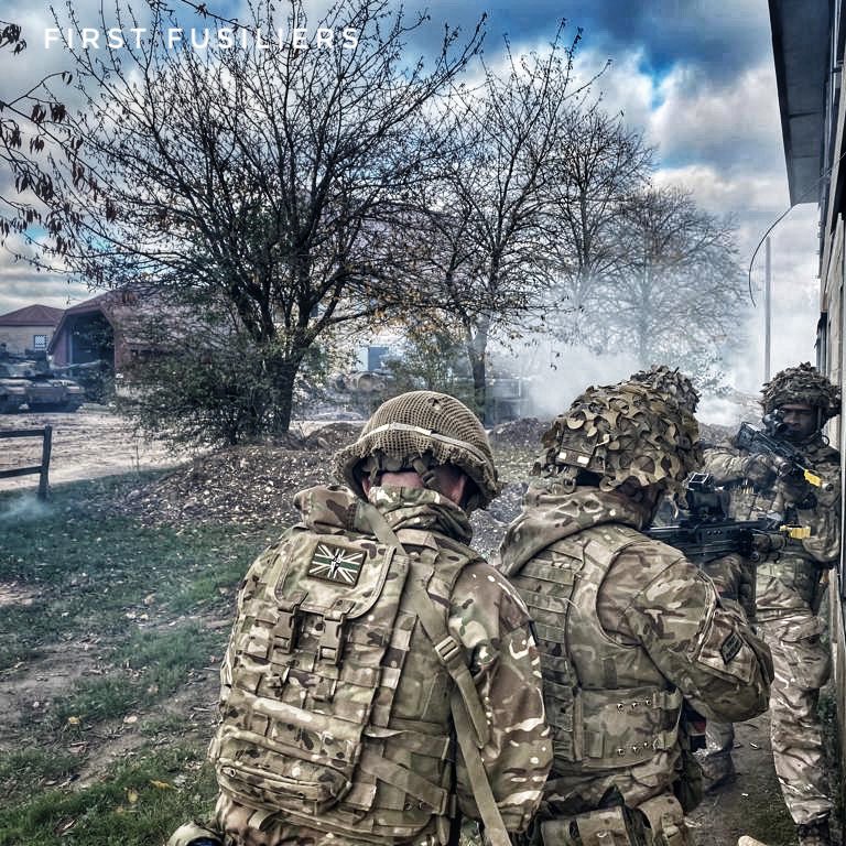 FirstFusiliers's tweet photo. Thank you @ChurchillsOwn A Sqn and @Army1MERCIAN A (Grenadier) Coy. 
Zulu Coy enjoyed the shared training experience and look forward to doing it again soon!
#Tanks #ArmyTeamwork #FailLearnWin #Ready https://t.co/efo4ayZ15O