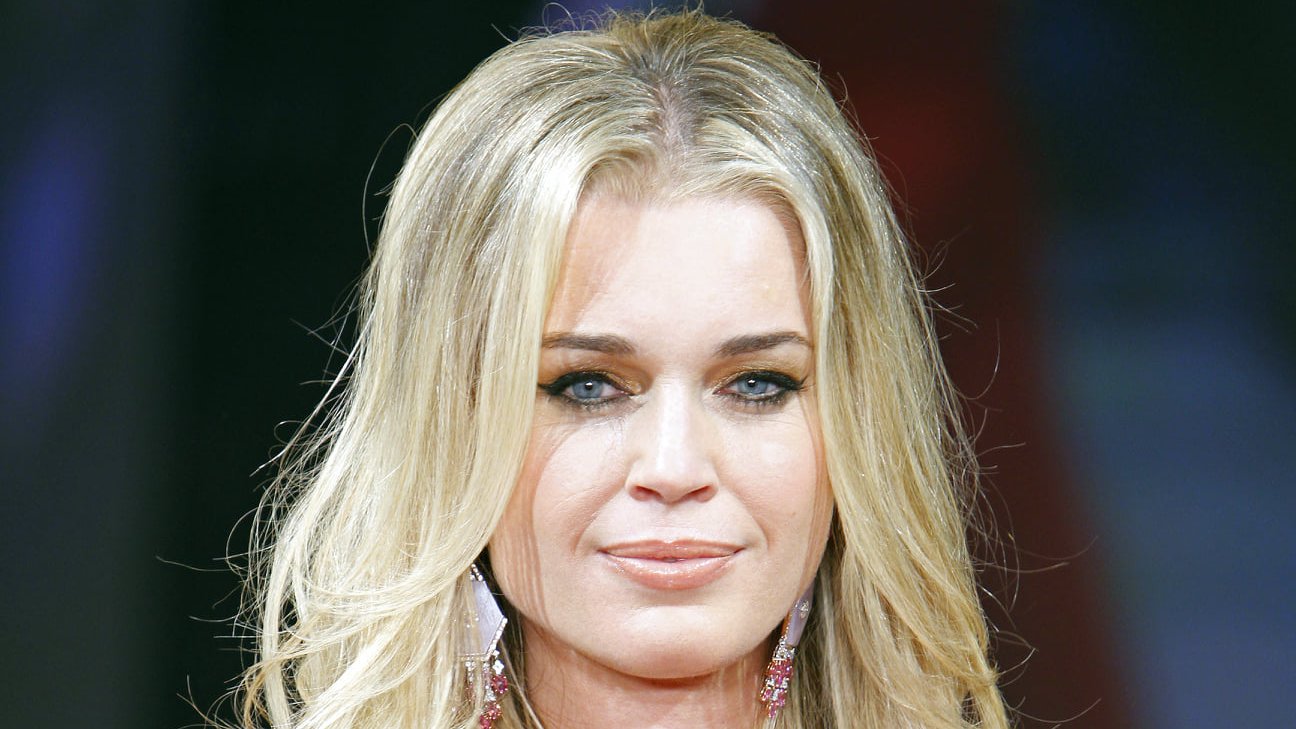 Happy Birthday to Rebecca Romijn.
(November 6, 1972) 