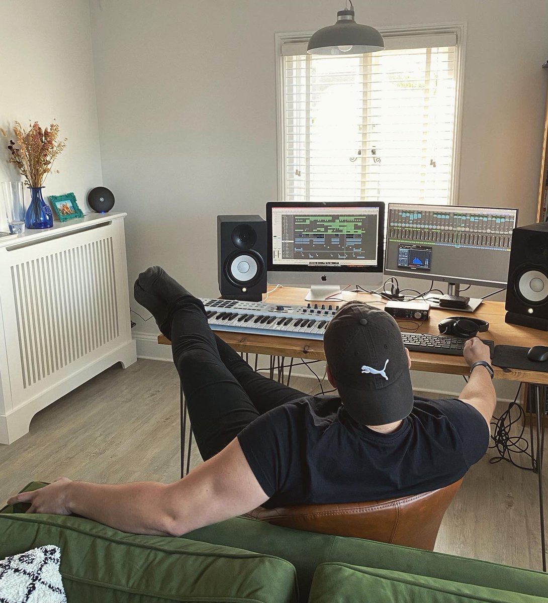 capa_nau's tweet photo. I’ve been adding the finishing touches to my EP just to make sure it all comes together nicely. I’m really happy with it and I’m also excited to be throwing in a bonus track! Follow me on @Spotify and @AppleMusic so you can be the first to hear it💥 #capanau #newmusic #electronic https://t.co/udYa7KvxZd