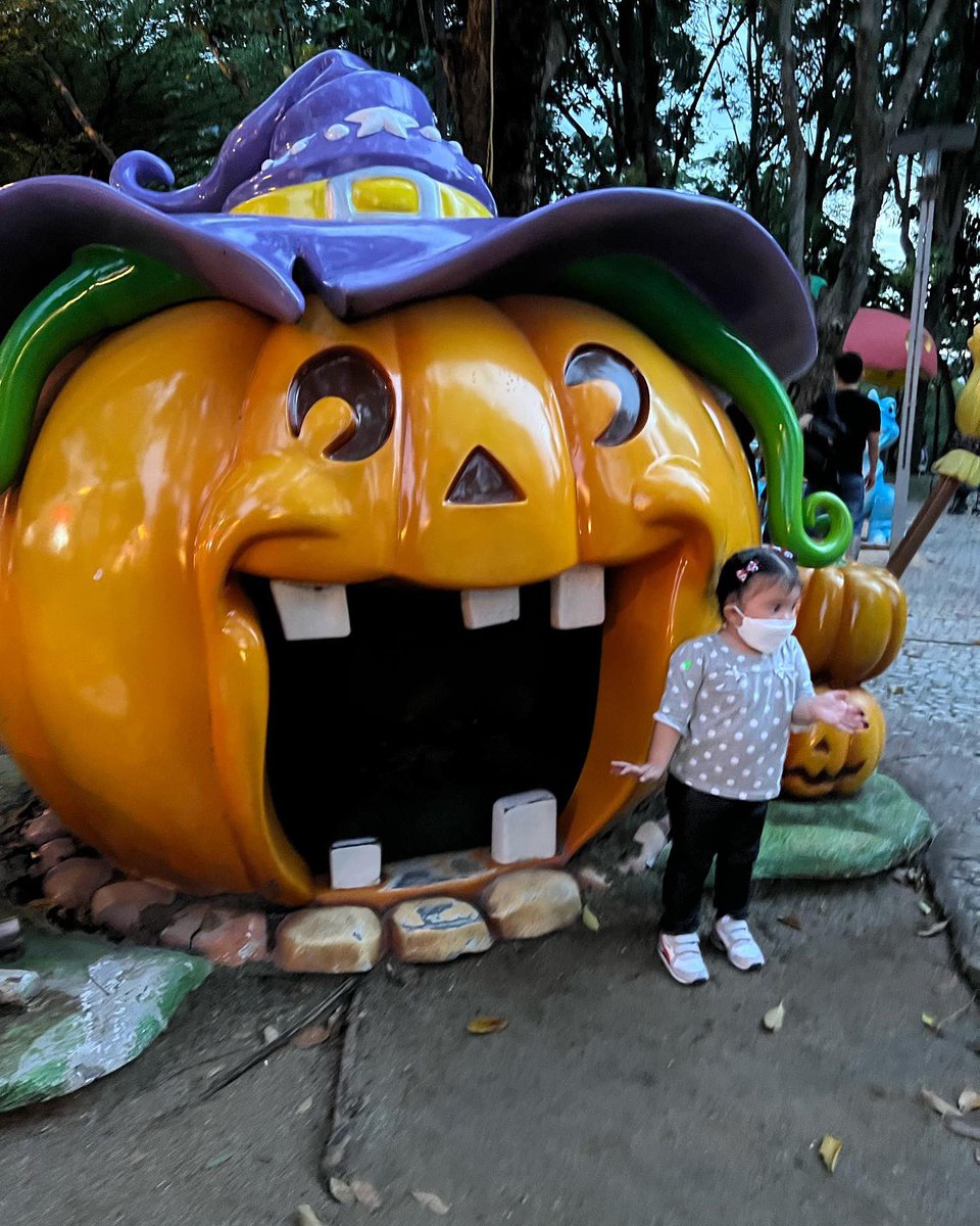 deqna__'s tweet photo. Khayla : pumpkin plez brush ur teeth https://t.co/rzuQz56EKf