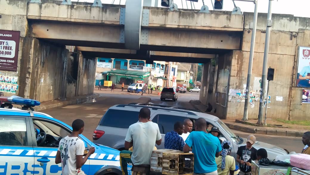 TheICIR's tweet photo. LIVE UPDATE: #AnambraDecides2021
Aroma junction, Awka.
There is uncertainty over the location of three polling units in the usually busy area.
Join our live coverage: https://t.co/J4gv4NsWBk
#ICeeiReport #AnambraElection https://t.co/2RCEmjYooG