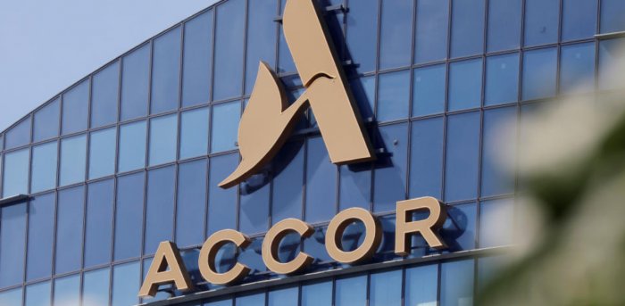 indiaoutbound's tweet photo. Hotel giant @Accor says French hotel industry is on its knees as it cant afford to raise wages &amp; faces severe staff shortage even as business returns. #Accor lacks over 2,000 workers in #France, while business resumes gradually, says world's sixth-largest hotel group. #IO https://t.co/bp8G5lYGLk