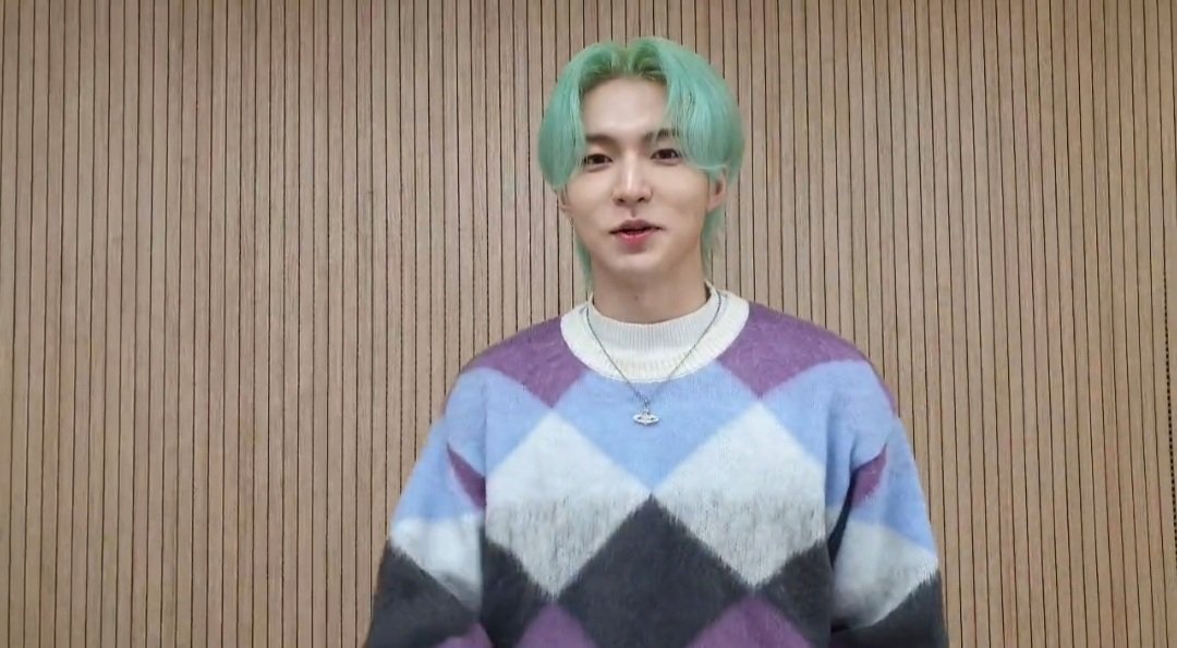 maelring's tweet image. can we just talk about his hair ??? 
i love it sm 😭 this is romint