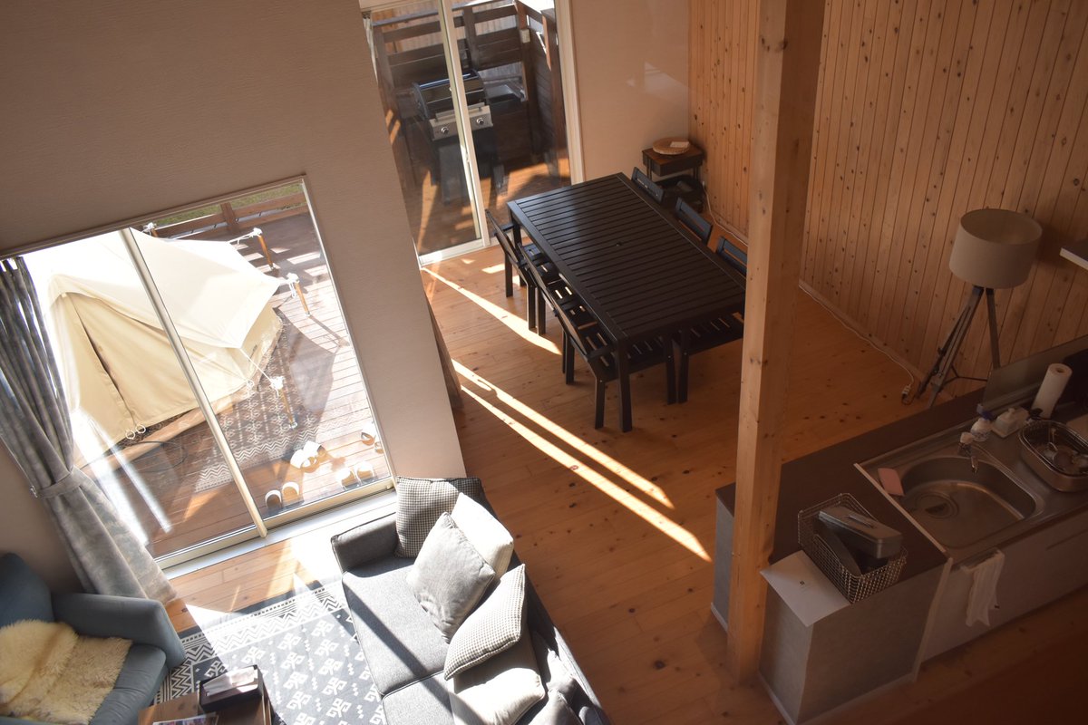 smilefactoryikd's tweet photo. 【修学旅行2021】
お借りしたコテージの写真。きれいで広い部屋に感激。テラスのテントにはあったかいコタツが用意され、のんびりあったかく過ごせました。 https://t.co/42xlERJsGe