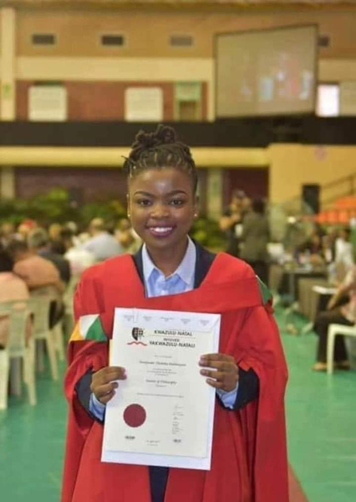 Let's congratulate 24 year old Nomfundo Thobeka Mahlangeni who completed her PhD in Chemistry at the University of Kwazulu Natal.

The youngest PHD holder in South Africa.

We recognise committed young ladies...we draw inspiration from you.

#Youngest #PhD #KZN