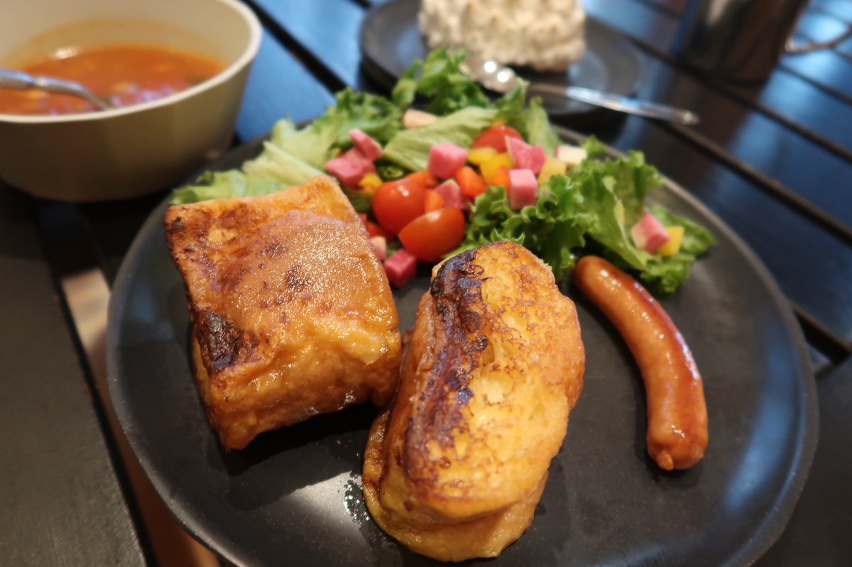 smilefactoryikd's tweet photo. 【修学旅行2021】
朝ごはんもみんなで手伝い合って。フレンチトーストとスープ、そして地元でとれたお米と卵で卵かけごはん！朝ものんびりお風呂に入ったり、集まって遊んだり。思い思いに楽しく過ごしました。 https://t.co/2zHsqITFyl