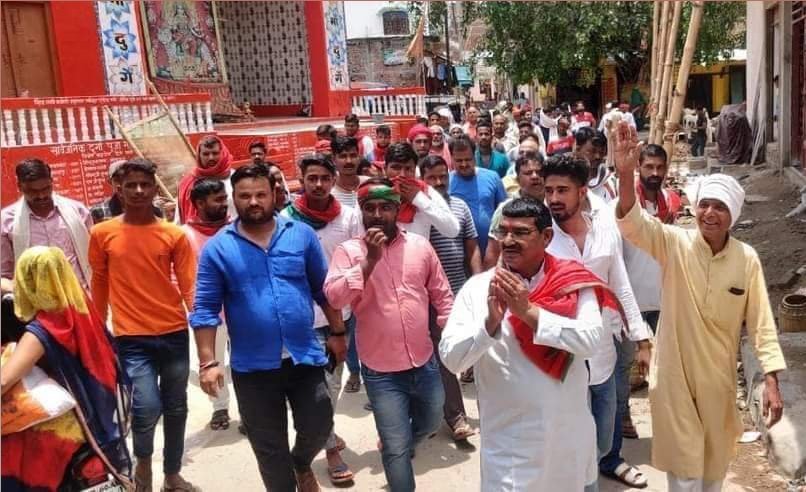 BDY_ballia's tweet photo. जनता का ये जनादेश बता रहा है की #फेफना विधानसभा इस बार परिवर्तन की ओर बढ़ रहा है, किसान पुत्र, जमीनी जन सेवक, सबके सुख दुख के साथी मा. @TheBDYadav जी को इस बार नेतृत्व का मौका देगी जनता. @yadavakhilesh @NareshUttamSP @proframgopalya1 @profamishra @MediaCellSP @samajwadiparty https://t.co/7cCtXxuYlH