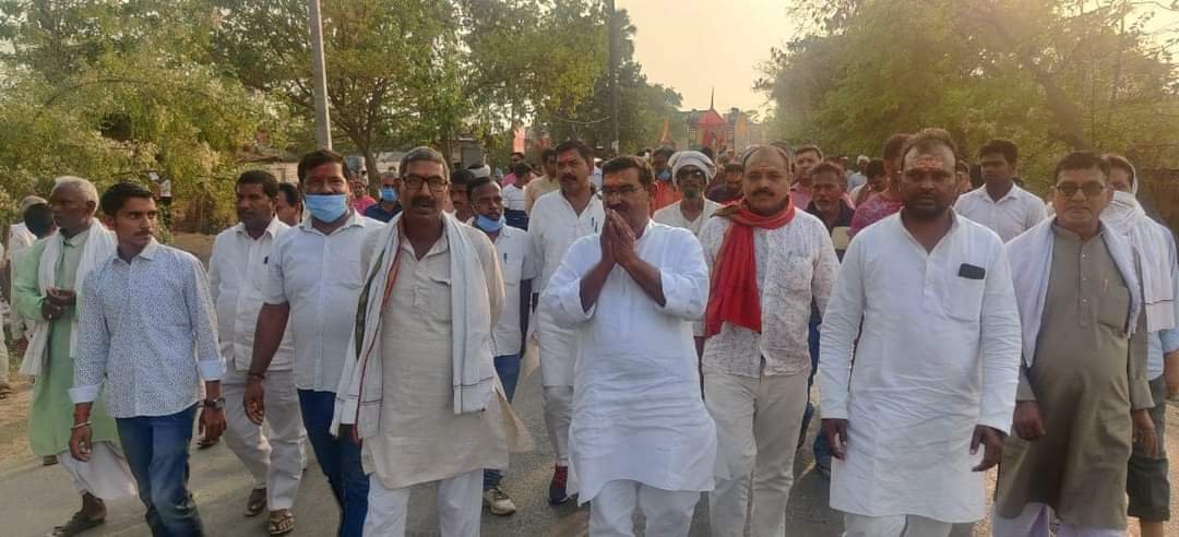 BDY_ballia's tweet photo. जनता का ये जनादेश बता रहा है की #फेफना विधानसभा इस बार परिवर्तन की ओर बढ़ रहा है, किसान पुत्र, जमीनी जन सेवक, सबके सुख दुख के साथी मा. @TheBDYadav जी को इस बार नेतृत्व का मौका देगी जनता. @yadavakhilesh @NareshUttamSP @proframgopalya1 @profamishra @MediaCellSP @samajwadiparty https://t.co/7cCtXxuYlH