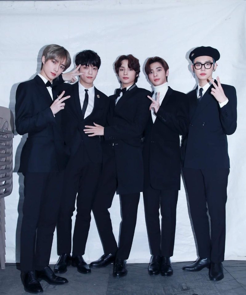 Gonji_0's tweet photo. 단체수트의 계절이 오는구나 ᴗ͈ˬᴗ͈
#MAMAVOTE #txt https://t.co/WXFXpKEgT3