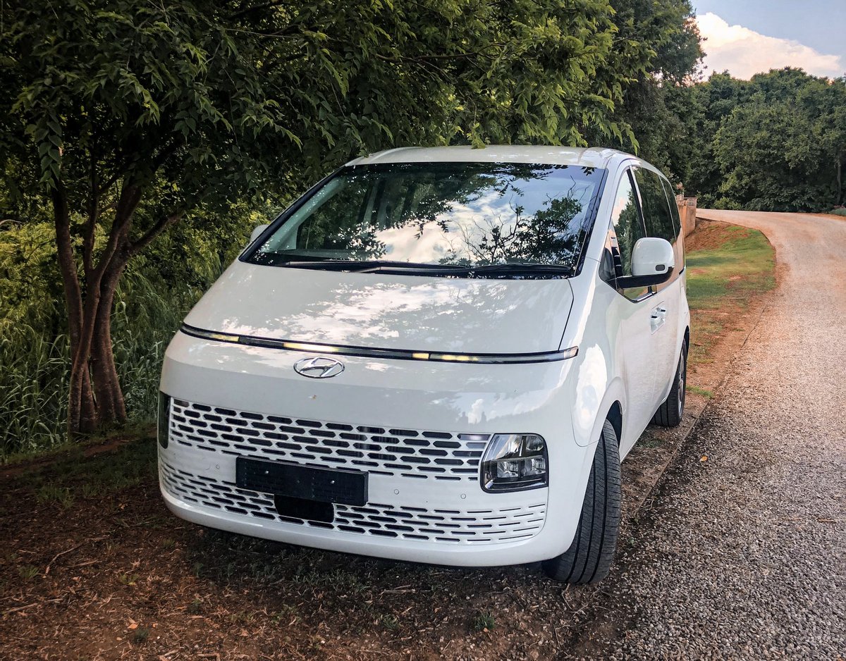 khuleonwheels's tweet photo. …while the MPV is over 5-metres long, it handles windy roads as well as road imperfections exceptionally well.
📝/📸: @IamKumbi
#NewDimensionOfSpace
#StepIntoTheSpace https://t.co/A5SGQewtei