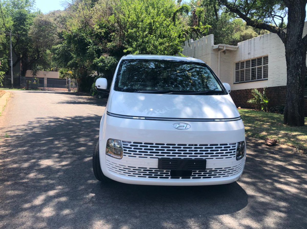 khuleonwheels's tweet photo. …while the MPV is over 5-metres long, it handles windy roads as well as road imperfections exceptionally well.
📝/📸: @IamKumbi
#NewDimensionOfSpace
#StepIntoTheSpace https://t.co/A5SGQewtei