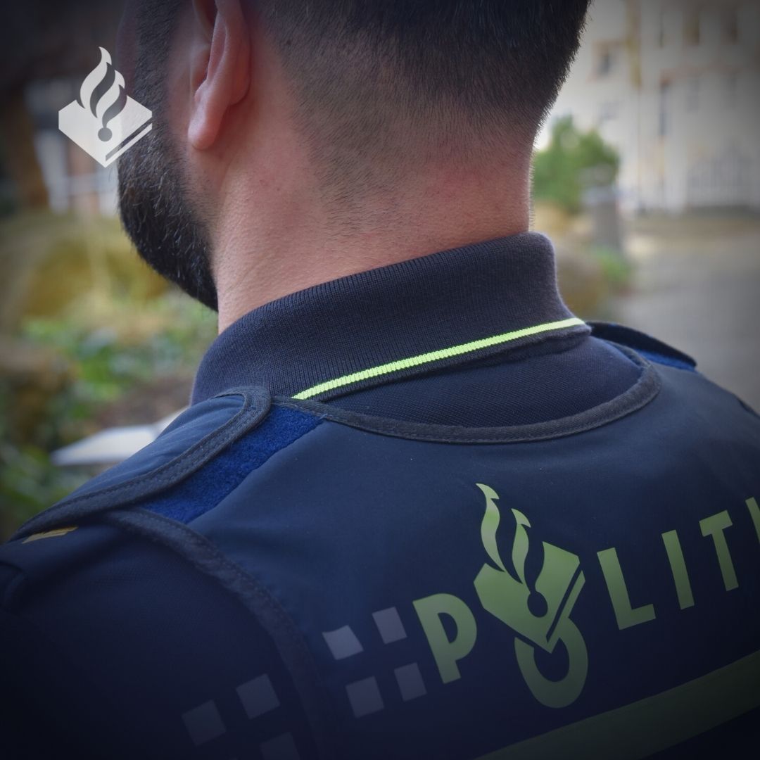 De afgelopen dagen hebben verschillende media bericht over bedreigingen aan het adres van de eigenaren van restaurant HaCarmel. In deze berichten wordt gesuggereerd alsof de politie deze zaak ‘slechts als belediging’ zou afdoen. Het tegendeel is het geval: bit.ly/3wiwhao