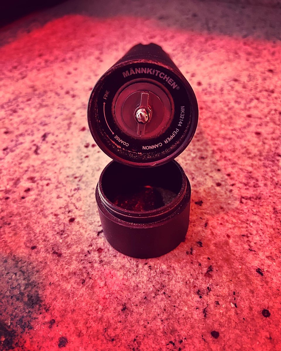 SalvatoreAmadeo's tweet photo. Is it wrong to be so fond of a pepper grinder? I like to cook ¯\_(ツ)_/¯ 

Mannkitchen’s Pepper Cannon, with a tri-pepper blend of black, Szechuan and white pepper, in an amazingly designed piece of machined aluminum. I can’t recommend this thing enough.  

#salguido #kitchenshit https://t.co/b9gdNHGJRk