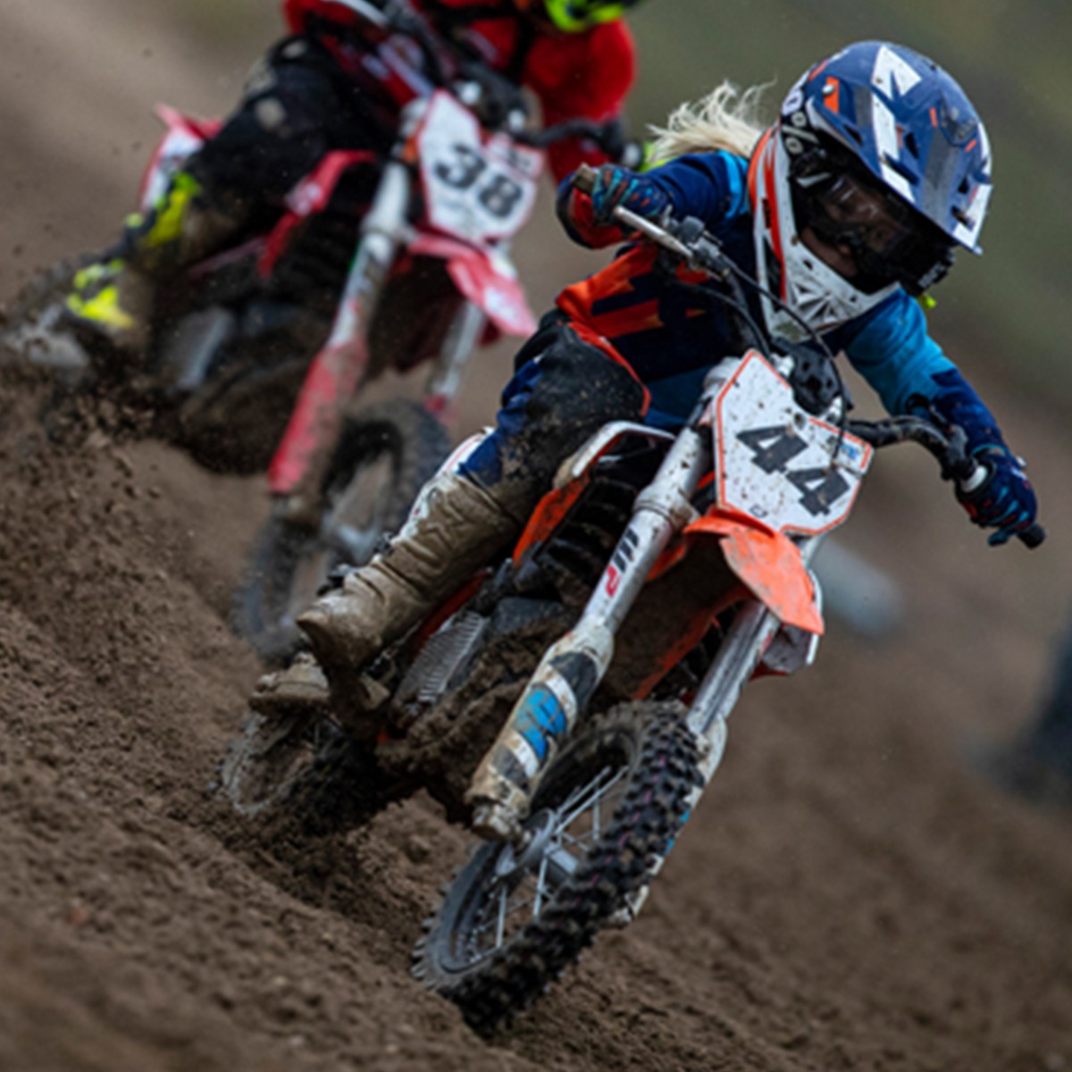 KTM_UK's tweet image. #KTMBlog - Stunt and FMX legend Robbie Maddison made an appearance at this year's Motocross of Nations, but this time he wasn't the star! Son Jagger was racing a KTM SX-E 5! Read more at fal.cn/3jCgN!

#KTM #ReadyToRace #KTMElectric #KTMSXE5 #RaceOrange