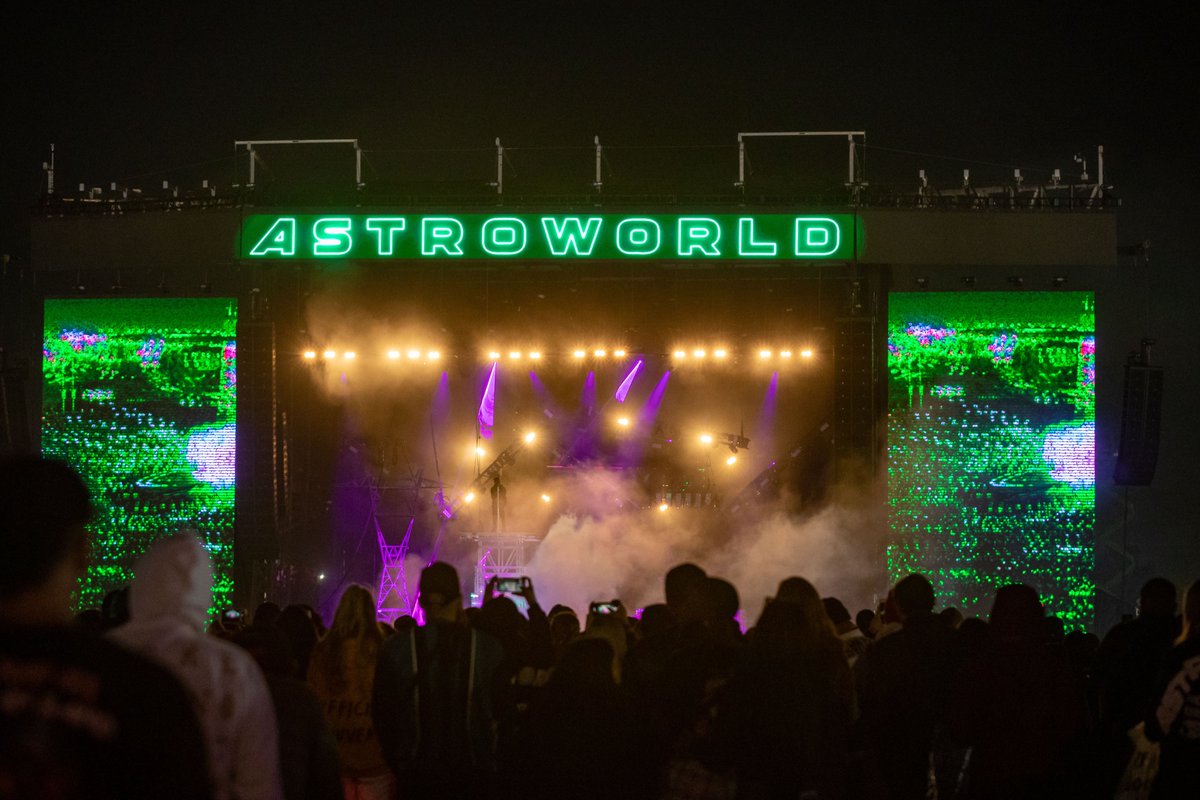 thefader's tweet photo. Eight dead, many injured at Astroworld Festival.

https://t.co/DrBrLfTMA9 https://t.co/vfjXw10tDG