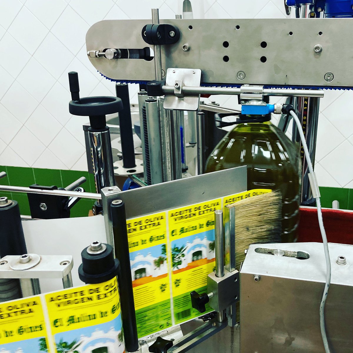 Framoliva's tweet photo. ••• #ElmolinodeGines •••
.
📱 607797885
📧 framoliva@framoliva.com
⌨️https://t.co/eg2QyayUFN
.
#aceitedeolivavirgenextra #aove #dietamediterranea #delcampoalamesa #nosabemosloquetenemos #ningunacocinasinlosaceitesdeolivadeespaña #enviosatodaespaña #Andalucía #España https://t.co/7Kex6Y0hNp